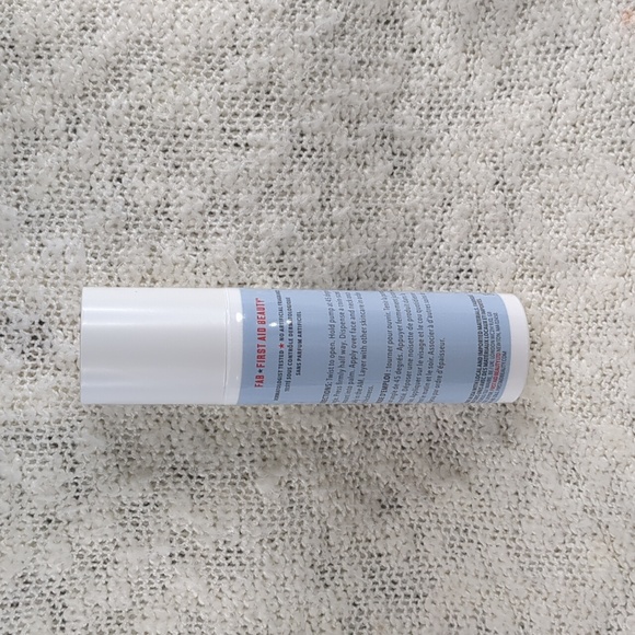 First Aid Beauty Hydrating Serum with Hyaluronic Acid, 50ml/1.7fl oz - Picture 6 of 13